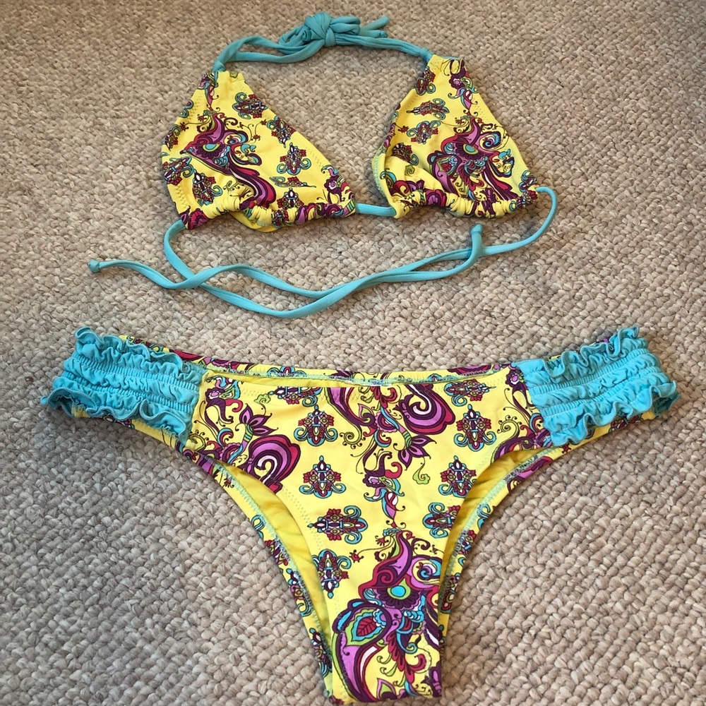 Bikini - Picture 3 of 6